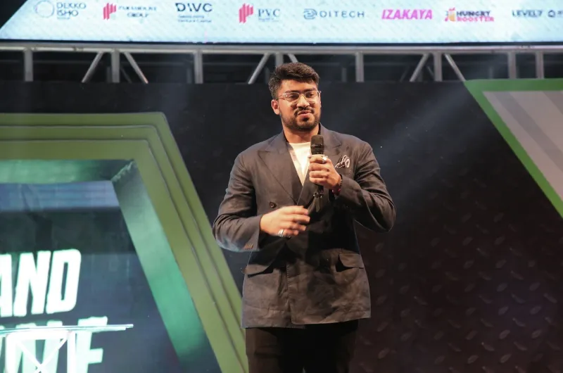 "ফ্ল্যাংক নেওয়া" বাংলায় কী বলে? এস্পোর্টস কমেন্ট্রির ভাষা-সংকট এবং যারা এর সমাধান খুঁজছেন
